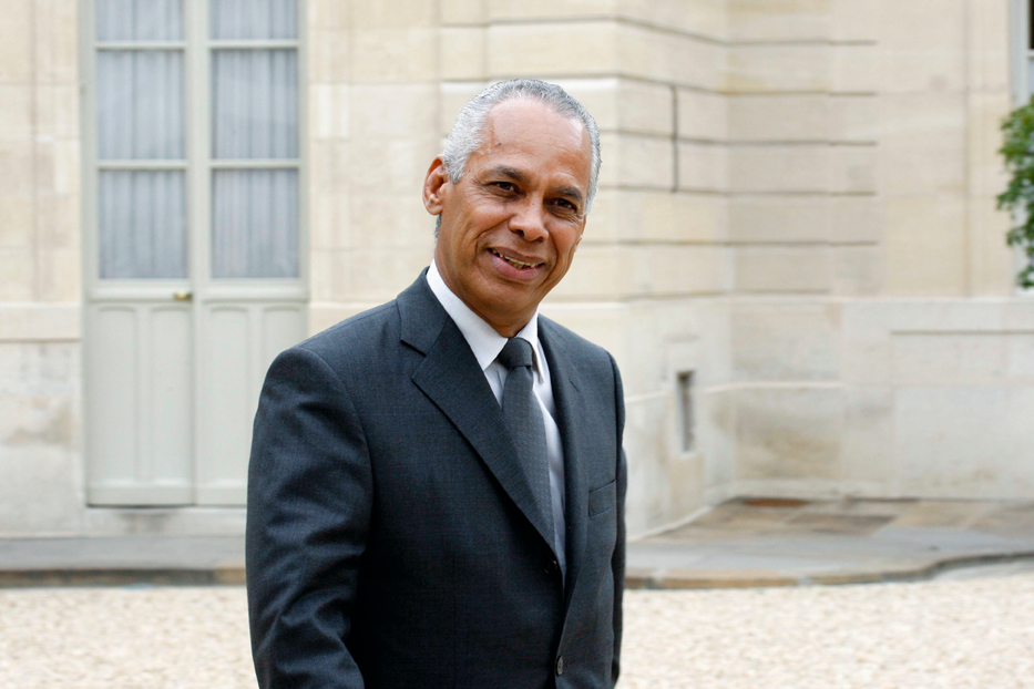 1er Conseil des Ministres du quinquenat de Francois Hollande et photo de famille du gouvernement. À la Martinique, Victorin Lurel n’a pas pu faire élire le candidat qu’il soutenait.